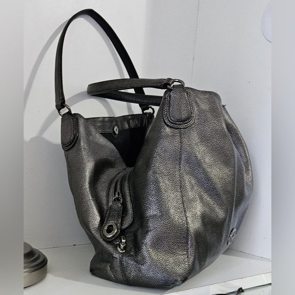 Beautiful Coach Silver /black leather tote BAG ,top Zipper/Snap closure, - Picture 8 of 10